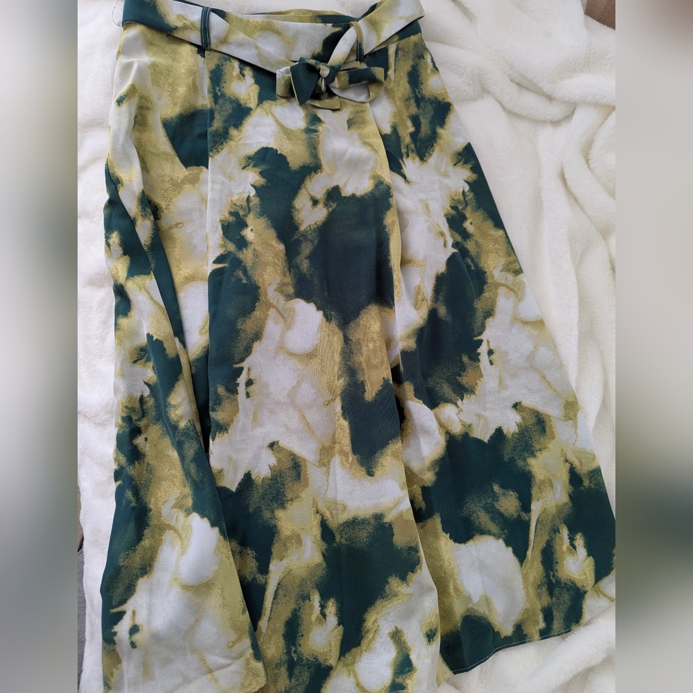 Ann Taylor A-Line Skirt in Green and Cream Tie-Dye